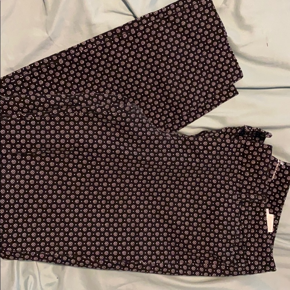 Old navy pixie black white flowers size 8